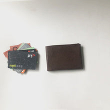 Load and play video in Gallery viewer, Cashman Short - Bi-fold Wallet - Brown
