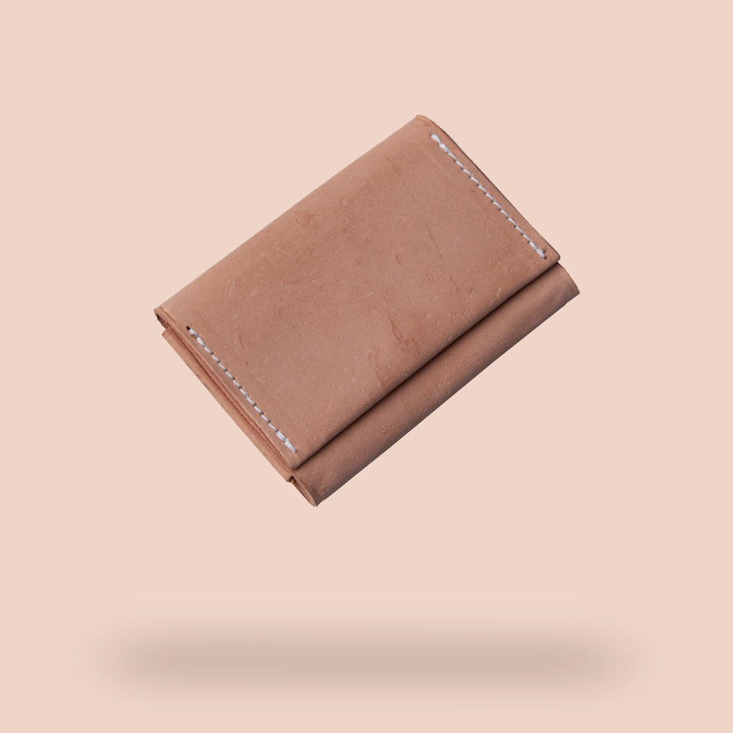 Busy Body - Magnetic Card Case - Natural