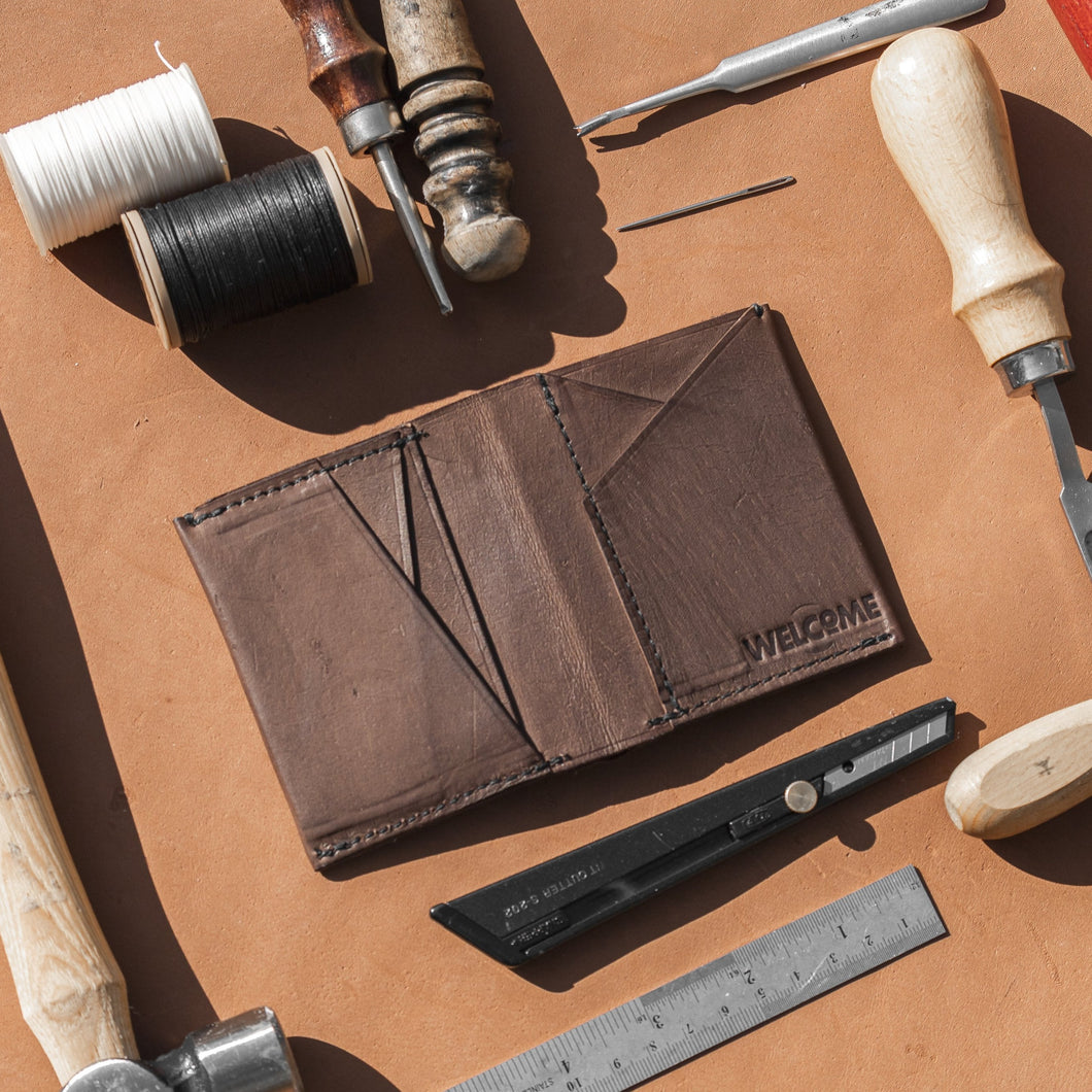 OUTLET Cashman Tall - Bi-fold Wallet - Brown