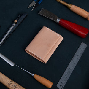 Busy Body - Magnetic Card Case - Natural
