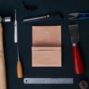 Busy Body - Magnetic Card Case - Natural